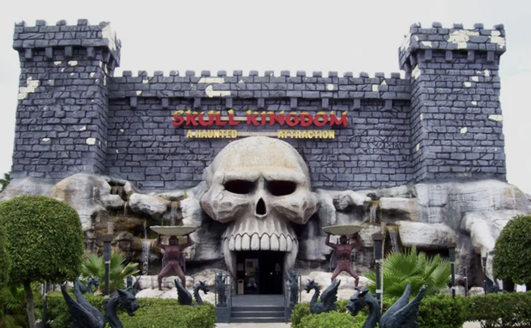 The exterior of the old Skull Kingdom attraction.